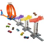 Hot Wheels DJC05 Action Super Score Speedway Auto Spielbahn, Track Set mit Zubehör und 2 Starter, inkl. 1 Spielzeugauto, ab 6 Jahren