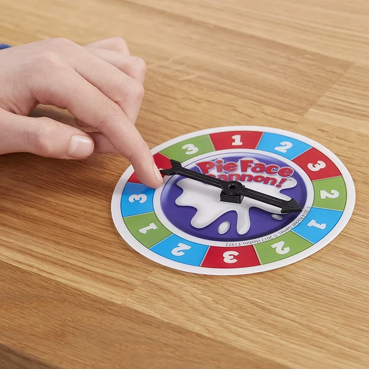 Hasbro Pie Face Kanone, lustiges Partyspiel, sahnestarkes Familienspiel, Gemeinschaftsspiel für den Kindergeburtstag, wer bekommt die Sahne ins Gesicht? 2 oder mehr Spieler, ab 5 Jahren – Bild 10