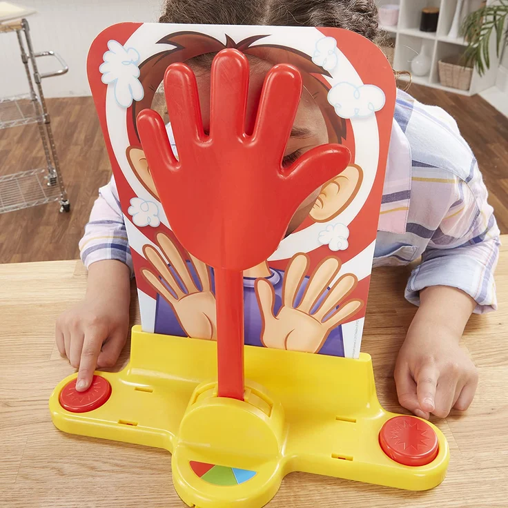 Hasbro Pie Face Kanone, lustiges Partyspiel, sahnestarkes Familienspiel, Gemeinschaftsspiel für den Kindergeburtstag, wer bekommt die Sahne ins Gesicht? 2 oder mehr Spieler, ab 5 Jahren – Bild 12