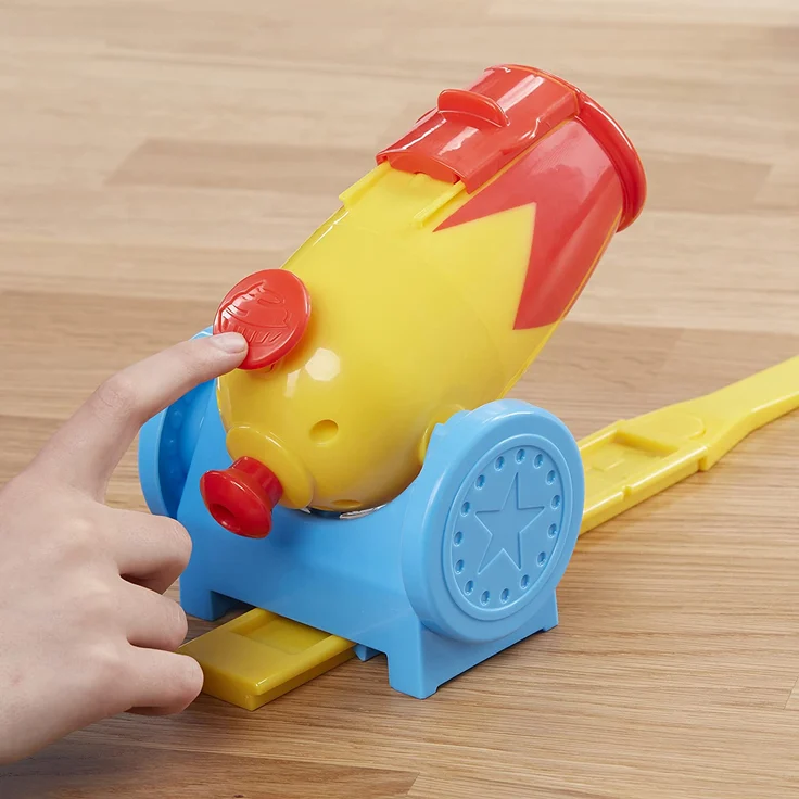 Hasbro Pie Face Kanone, lustiges Partyspiel, sahnestarkes Familienspiel, Gemeinschaftsspiel für den Kindergeburtstag, wer bekommt die Sahne ins Gesicht? 2 oder mehr Spieler, ab 5 Jahren – Bild 9