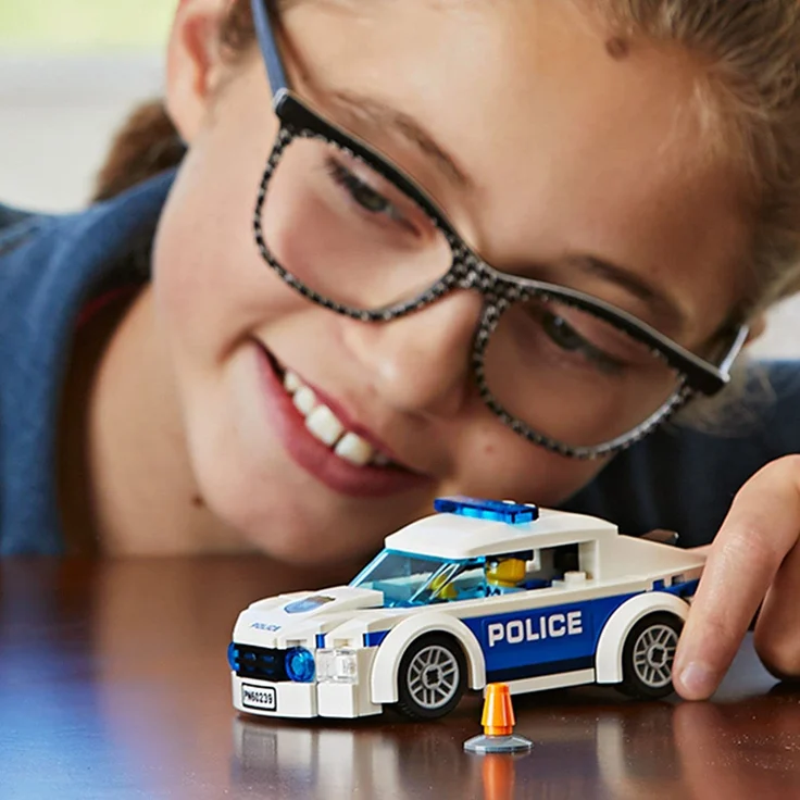 LEGO City 60239 Streifenwagen mit Polizist-Minifigur – Bild 6