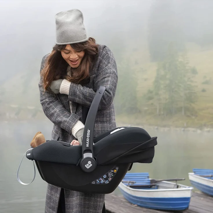 Maxi-Cosi CabrioFix i-Size, Federleichte i-Size Babyschale (nur 3,2kg), Gruppe 0+ Kindersitz inkl. Sonnenverdeck und Neugeborenen Einlage, nutzbar ab ca. 40 bis 75 cm, ca. 0-12 kg, Essential Green – Bild 9