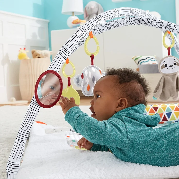 Fisher-Price HBB74 - 5 Sinnes Baby Spieldecke, kuschelig weiche Krabbeldecke mit Sensorik Spielzeug, sechs abnehmbare Beschäftigungsspielzeuge, Babyaustattung ab der Geburt – Bild 8