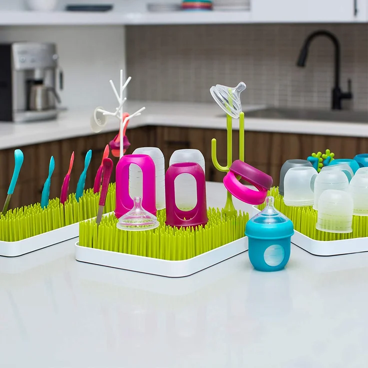 Boon GRASS Abtropfgestell mit praktischer Auffangschale für die Küche, Stylisches zweiteiliges Trockengestell in Grün, Baby Erstausstattung, Trockenständer für Babyflaschen, Baby Zubehör – Bild 6