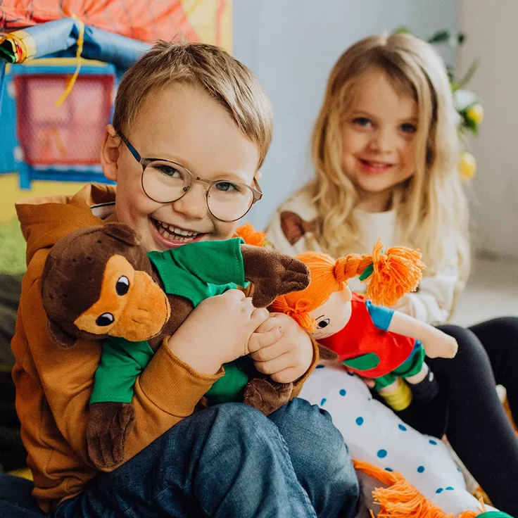 Micki & Friends 44371700 - Herr Nilsson Puppe 23 cm - Pippi Langstrumpfs AFFE als Stoffpuppe - Teddy - Plüschpuppe Kuscheltier - abnehmbare Kleidung - ab 0+ Monate – Bild 7