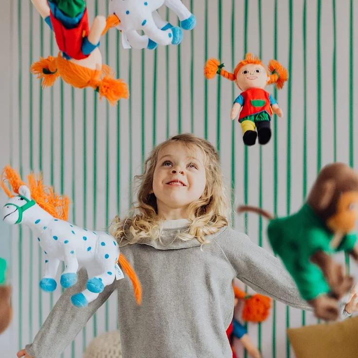 Micki & Friends 44371700 - Herr Nilsson Puppe 23 cm - Pippi Langstrumpfs AFFE als Stoffpuppe - Teddy - Plüschpuppe Kuscheltier - abnehmbare Kleidung - ab 0+ Monate – Bild 5