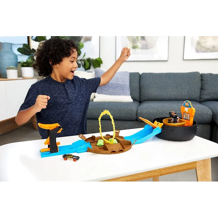 Hot Wheels Monster Truck Stunt-Reifen-Spielset inkl. 2 Spielzeugautos – Bild 2