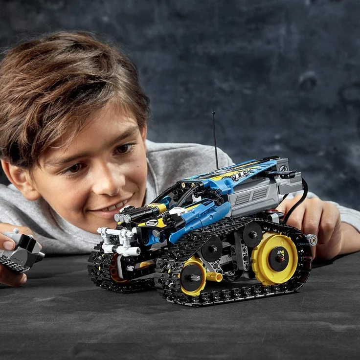 LEGO Technic 42095 'Ferngesteuerter Stunt-Racer', 324 Teile, ab 9 Jahren, motorisiertes 2-in-1-Modell – Bild 12