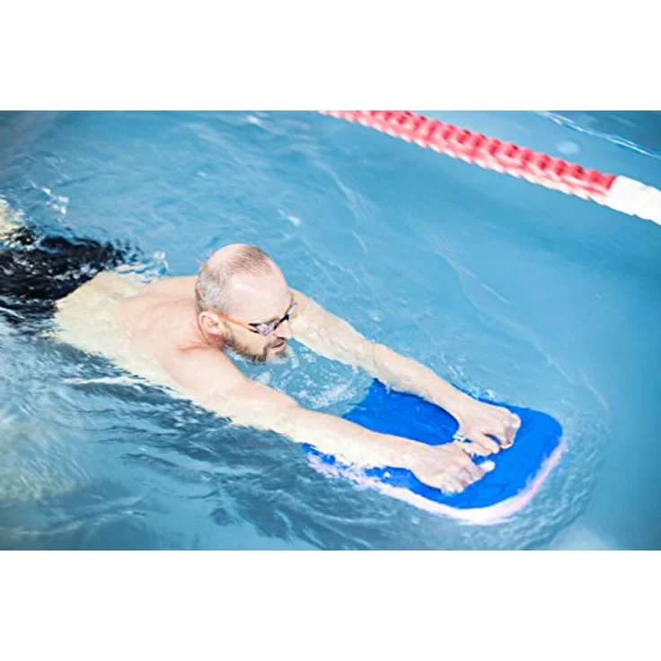 Sport-Thieme Schwimmbrett Kick mit Griffen | Kickboard, Schwimmhilfe, Schwimmtraining für Erwachsene u. Kinder | Extra starker 3-lagiger PE-Schaum | 45x32x4 cm | 100 g | Blau-Rot – Bild 3