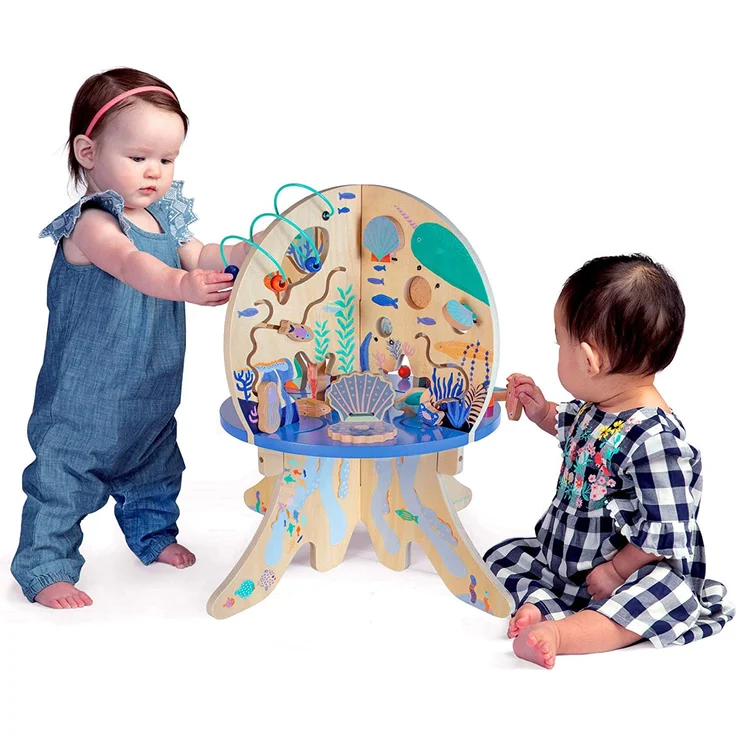 Manhattan Toy Deep Sea Adventure Aktivitätszentrum für hölzerne Kleinkinder mit klappernden Muscheln, sich drehenden Zahnrädern, Segelflugzeugen und Perlenläufen – Bild 4