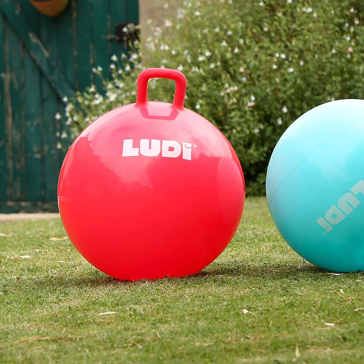 LUDI XXL Roter Hopper Ball Angepasster Griff - Großer aufblasbarer Hüpfball - Dicker und elastischer Kunststoff - Innen- und Außenspielzeug - Um EIN Spitzenhüpfer zu Werden | Ab 5 Jahren – Bild 4