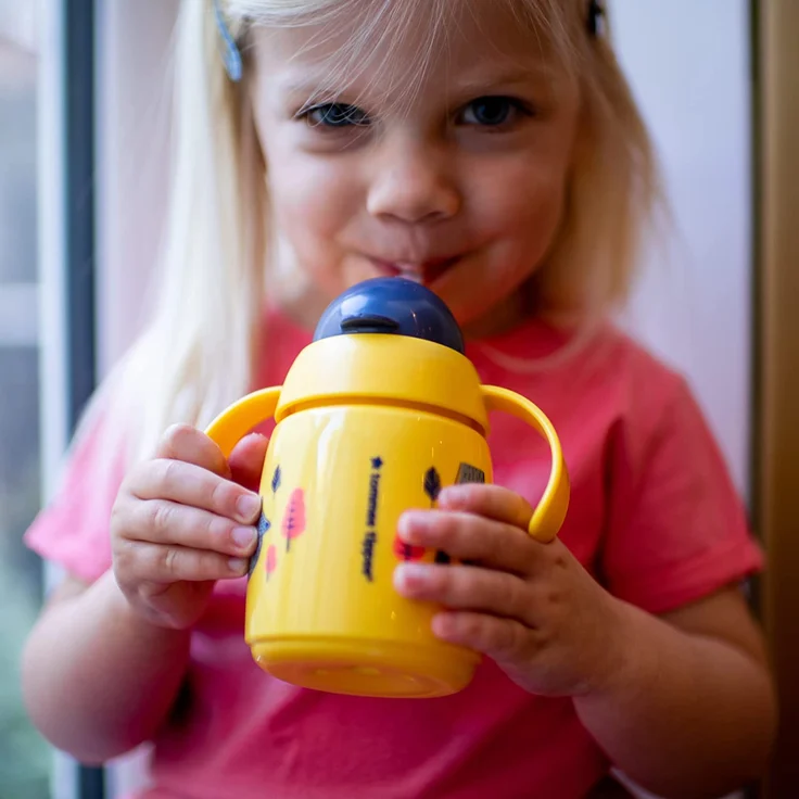 Tommee Tippee Superstar Weighted Strohbecher für Kleinkinder mit INTELLIVALVE 100% auslaufsicherer Technologie und hygienischer antibakterieller BACSHIELD-Technologie, 6 m+, 300 ml, 1 Stück, gelb – Bild 6