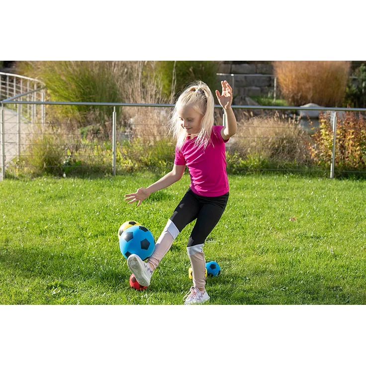 Betzold Kinder-Softball, Soft-Bälle, Kinder-Ball aus Schaumstoff, Schaumstoffball, besonders weich und griffig, gelb, blau, rot, im Netz, unbeschichtet, Ø 12 cm,3 Stück – Bild 6