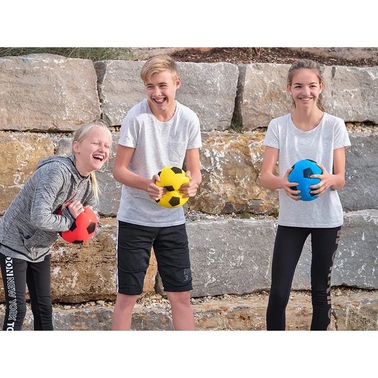 Betzold Kinder-Softball, Soft-Bälle, Kinder-Ball aus Schaumstoff, Schaumstoffball, besonders weich und griffig, gelb, blau, rot, im Netz, unbeschichtet, Ø 12 cm,3 Stück – Bild 7