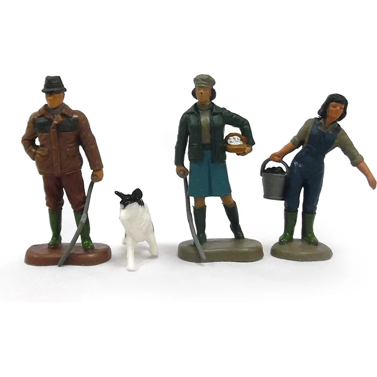 TOMY Britains Bauernfamilie - detailgetreue Spielfiguren aus Kunststoff - Bauernhofset zum Spielen für drinnen und draußen - für Kinder ab 3 Jahre