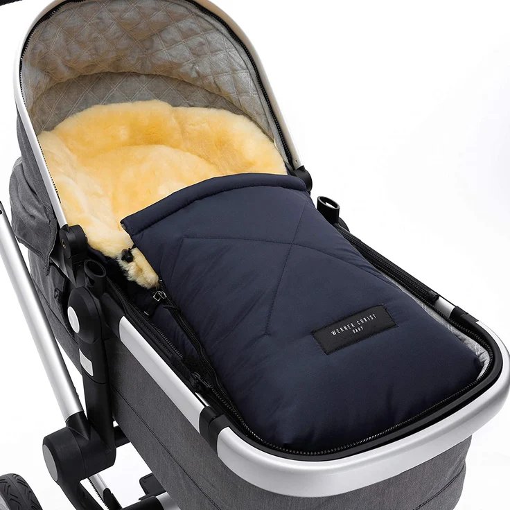 Lammfell-Fußsack OSLO für Babywanne von WERNER CHRIST BABY – universal Winterfußsack aus medizinischem Fell, für Tragetasche, Babyschale & Kinderwagen, in schwarz – Bild 4