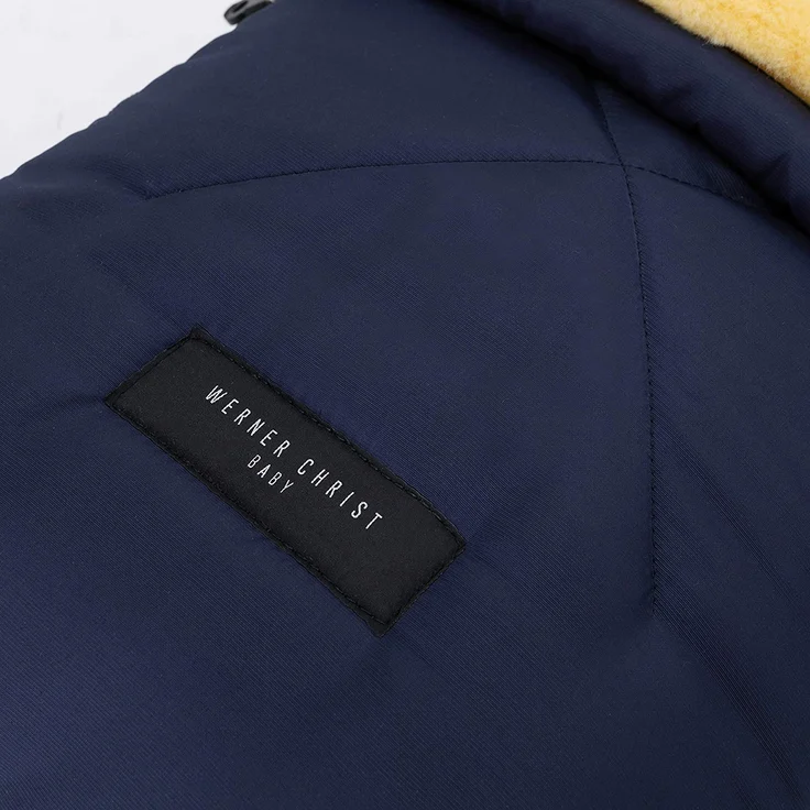 Lammfell-Fußsack OSLO für Babywanne von WERNER CHRIST BABY – universal Winterfußsack aus medizinischem Fell, für Tragetasche, Babyschale & Kinderwagen, in schwarz – Bild 2