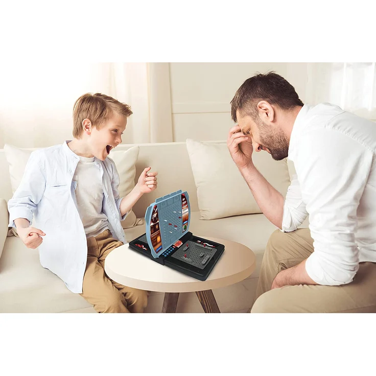 Lexibook - GT2800 Sprechende Seeschlacht (Französisch Italienisch Niederländisch Deutsch), 1 oder 2 Spieler Brettspiel, interaktiv, mit soundeffekten, strategie, batteriebetrieben, grau/schwarz – Bild 8