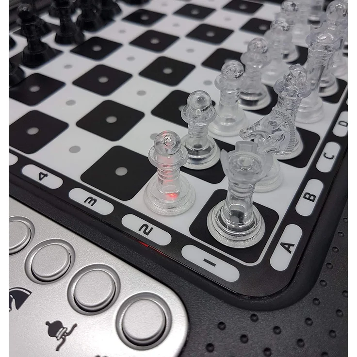 Lexibook CG1335 Chessman FX, Elektronisches Schachspiel mit Berührungstastatur und Licht-und Soundeffekte, 32 Stück, 64 Schwierigkeitsgrade, Familienbrettspiel, Schwarz/Silber – Bild 4
