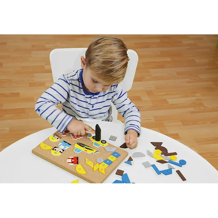 Lena 65828 Hammerspiel, Nagelspiel mit 64 bunten 8 Baustellen Teilen, Grundplatte aus Kork ca. 28 x 19,5 cm, Hammer und Nägel, Klopfspiel für Kinder ab 3 Jahre, Hämmerchenspiel, Mehrfarbig – Bild 6