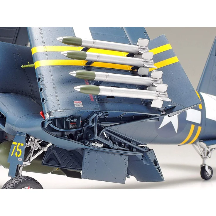 TAMIYA 300060327 1/32 Vought F4U-1D Corsair Plastic Model Airplane Kit Probellerflugzeug – Bild 4