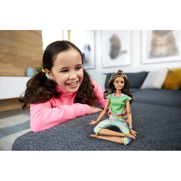Barbie GXF05 - Made to Move Puppe (brünett) im grünen Yoga Outfit, Spielzeug für Kinder von 3 bis 7 Jahren – Bild 2