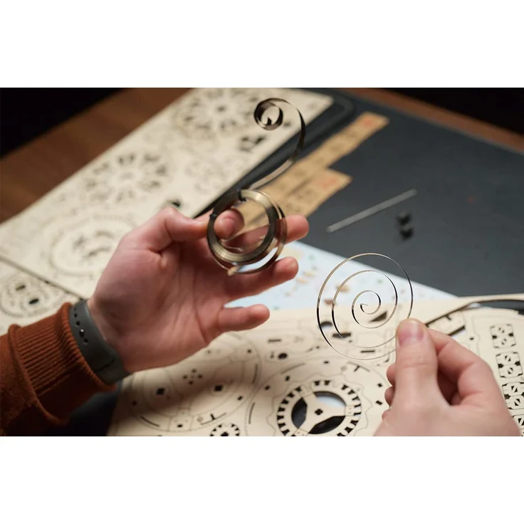 Ugears Tourbillon-Tischuhr Sternengucker – Bild 6