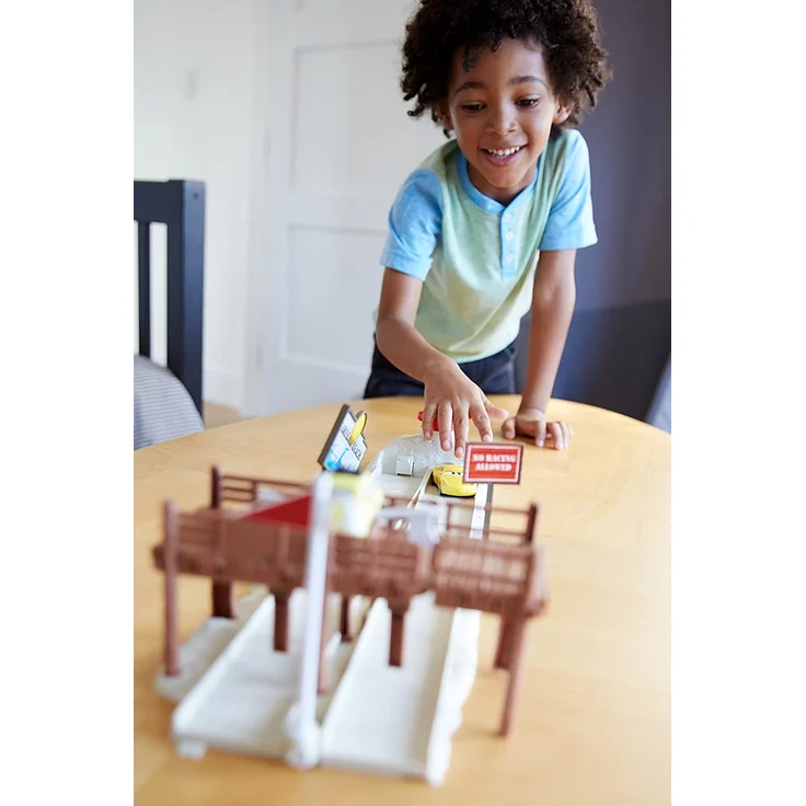 Disney Pixar Cars DVT47 - Disney Cars 3 Fireball Beach Renntraining Spielset – Bild 3