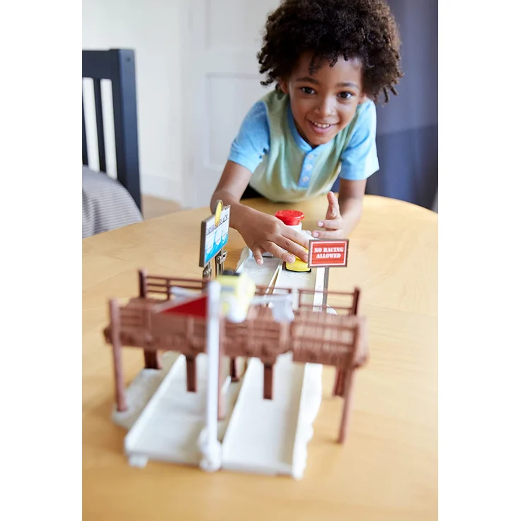 Disney Pixar Cars DVT47 - Disney Cars 3 Fireball Beach Renntraining Spielset – Bild 2