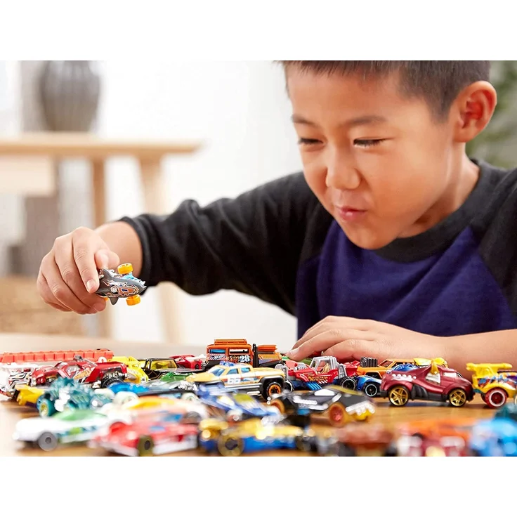 Hot Wheels 54886 - 1:64 Die-Cast Auto Geschenkset, je 10 Spielzeugautos, zufällige Auswahl, ab 3 Jahren, 10er Pack – Bild 3
