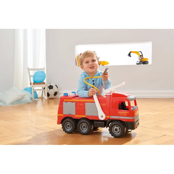 Lena 02058 Starke Riesen Feuerwehr Mercedes Benz Actros, Giga Trucks Feuerwehrauto ca. 65 cm, Löschfahrzeug mit 3 Achsen, 1,5 Liter Tank und Wasserkanone bis 8 Meter, für Kinder ab 3 Jahre, Rot – Bild 11