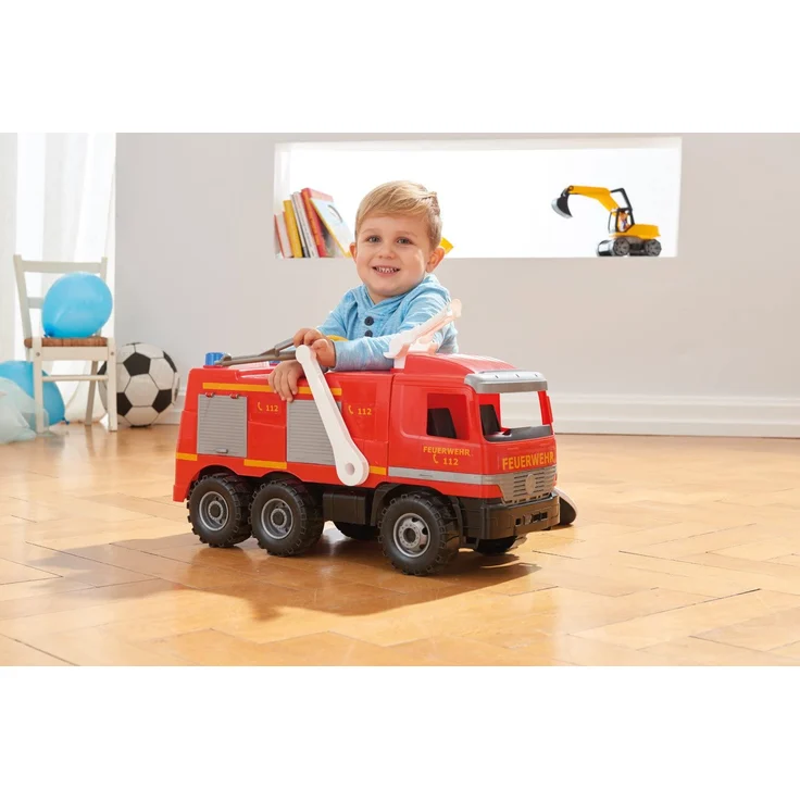 Lena 02058 Starke Riesen Feuerwehr Mercedes Benz Actros, Giga Trucks Feuerwehrauto ca. 65 cm, Löschfahrzeug mit 3 Achsen, 1,5 Liter Tank und Wasserkanone bis 8 Meter, für Kinder ab 3 Jahre, Rot – Bild 10