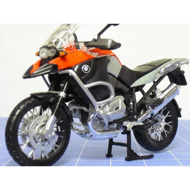Maisto BMW R 1200 GS: Originalgetreues Motorradmodell, Maßstab 1:12, mit Hinterradfederung und beweglichem Seitenständer, schwarz-rot (531157) – Bild 8