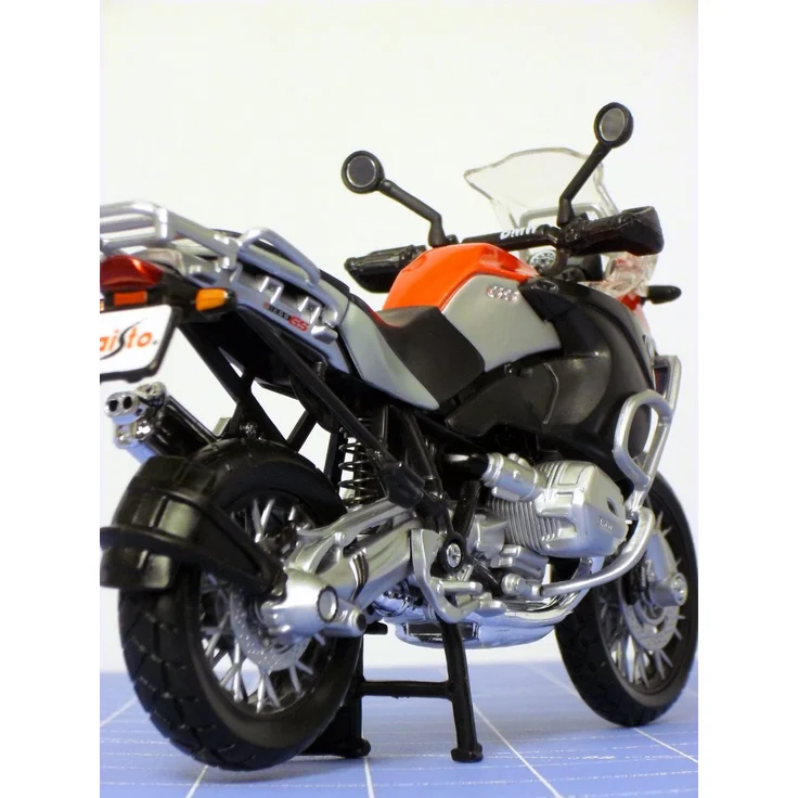 Maisto BMW R 1200 GS: Originalgetreues Motorradmodell, Maßstab 1:12, mit Hinterradfederung und beweglichem Seitenständer, schwarz-rot (531157) – Bild 10