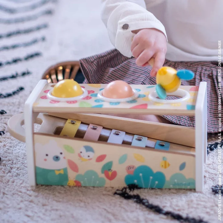 Janod Tap Tap Xylo Pure Schlagspiel aus Holz - 2-in-1 Klopfbank Baby Musikinstrument, Motorikspielzeug und Lernspielzeug - mit 3 Bällen, Hammer + Xylophon - ab 1 Jahr, J05155 – Bild 6