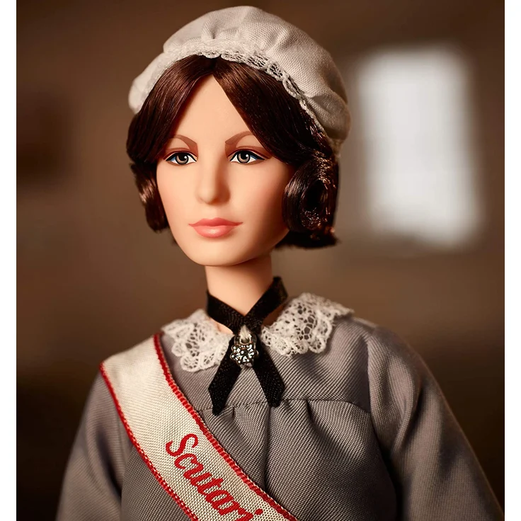 Barbie GHT87 - Signature Inspiring Women Florence Nightingale Barbie Puppe – Bild 3