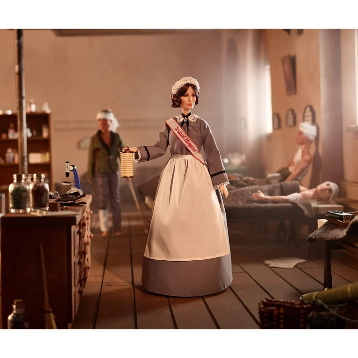 Barbie GHT87 - Signature Inspiring Women Florence Nightingale Barbie Puppe – Bild 2