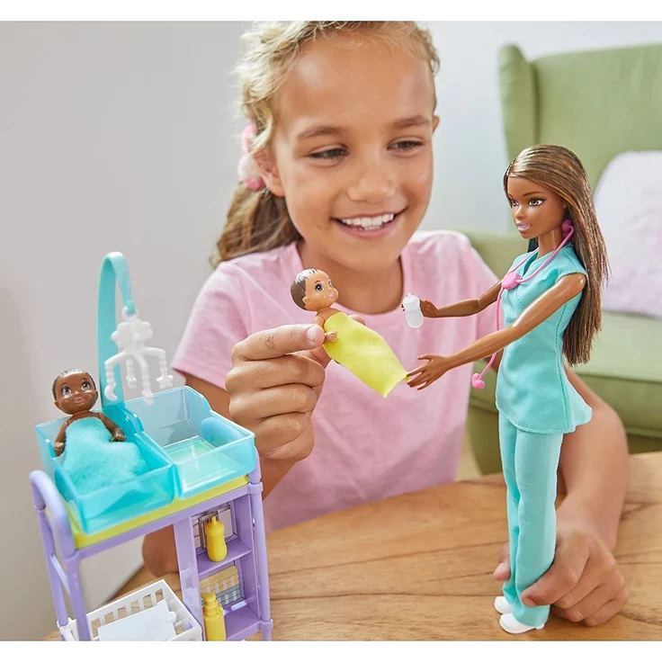 Barbie GKH24 - Kinderärztin Puppe (brünett) und Spielset mit Zubehörteilen, Spielzeug ab 3 Jahren – Bild 6