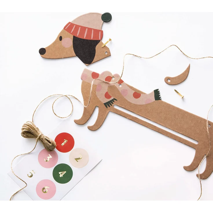 folia 9382 - Adventskalender-Set "Sausage Dog", 54-teiliges DIY Bastel-Set zur Gestaltung eines individuellen Adventskalenders für Hunde-Liebhaber – Bild 3