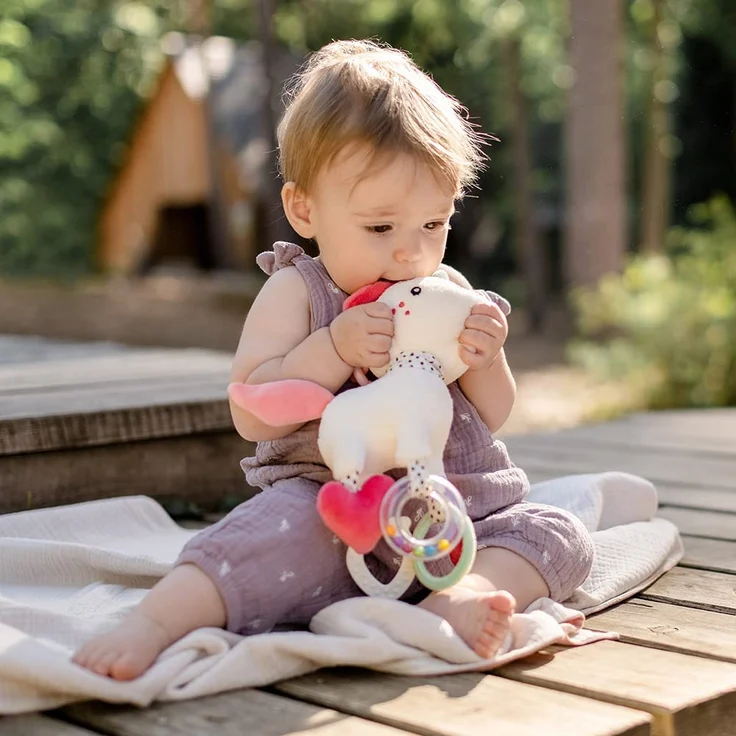 FEHN 057096 Activity-Einhorn mit Ring / Motorikspielzeug zum Aufhängen mit spannenden Anhängern zum Greifen und Geräusche erzeugen, für Babys und Kleinkinder ab 0+ Monaten – Bild 2