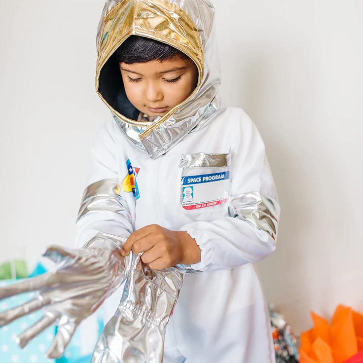 Melissa & Doug | Astroonaut Kostüm |Verkleidung für Rollenspiele | Tolles Geschenk für Mädchen und Jungen | Astroonaut für Karneval, Fasching, Mottoparty – Bild 5