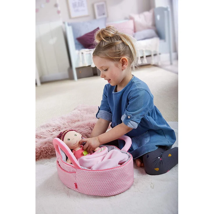 HABA 305072 - Puppentragetasche Rosarot, Puppenzubehör für Babypuppen und HABA-Stoffpuppen, Tragetasche und Decke, Spielzeug ab 18 Monaten - Preisvergleich – Bild 4