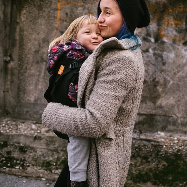 Beco Kindertrage mit extra breitem Sitz - Kindertragerucksack aus 100 % Baumwolle - 3 Tragepositionen - Kindertrage Bauch / Kindertrage Rücken - Kindertrage Wandern - 9-27kg (Tiefschwarz) – Bild 8