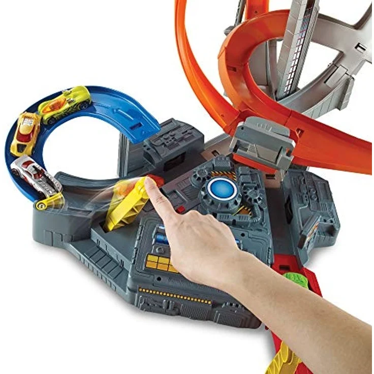 Hot Wheels CDL45 Action Mega Crash Superbahn, Trackset mit Loopings und Kurven inkl. 2 Starter und 1 Spielzeugauto, ab 6 Jahren – Bild 3