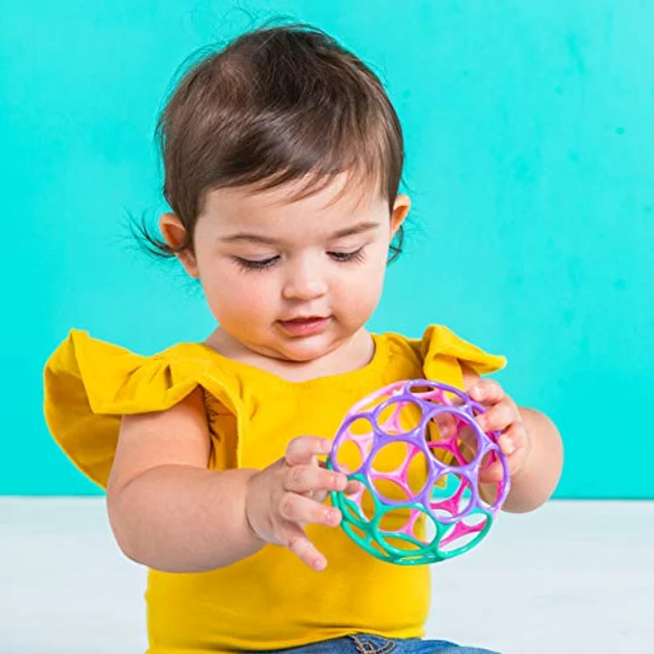 Bright Starts, Oball Classic, Flexibles und leicht Greifbares Design für Kinder jeden Alters, Pink/Lila – Bild 2