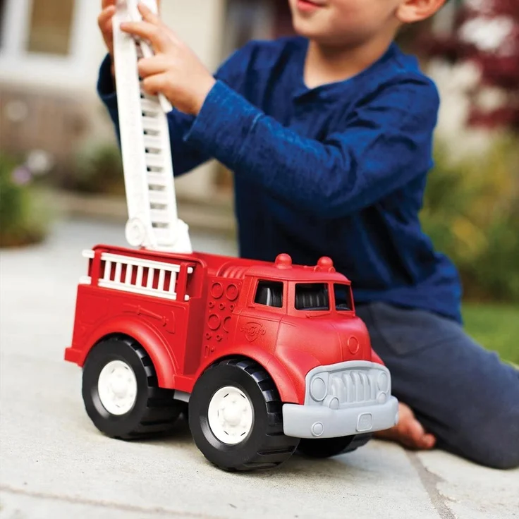 Green Toys 8668585, Feuerwehrauto, nachhaltiges Spielfahrzeug für Kinder ab 12 Monaten, Red – Bild 2