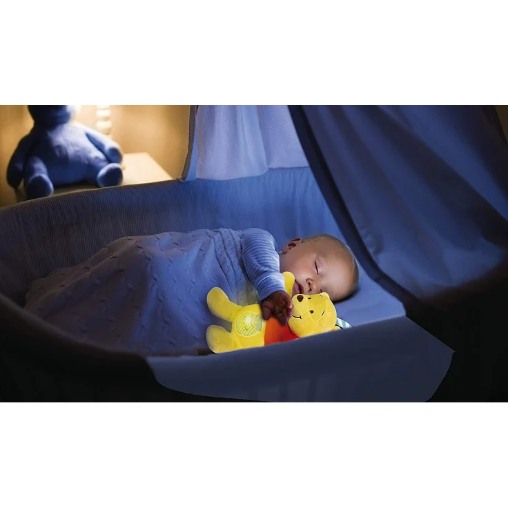 Clementoni 17275 Disney Baby – Winnie Puuh Leucht-Plüsch, Kuscheltier für Kleinkinder & Säuglinge, Stofftier mit Licht und Musik, Einschlafhilfe für Kinder – Bild 6