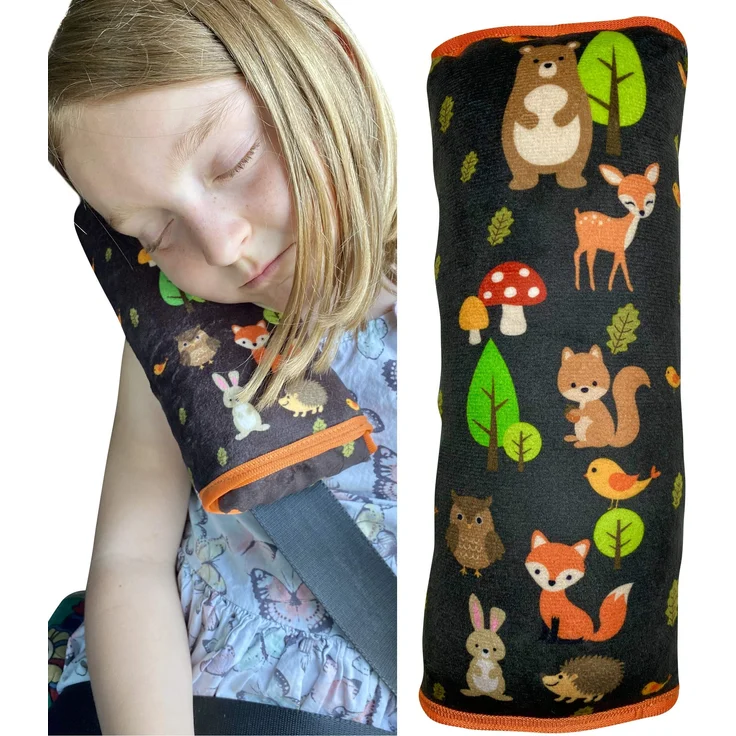HECKBO Auto Schlafkissen Waldtiere Motiv für Kinder Mädchen Jungen - maschinenwaschbar – kuschelweich - Auto Gurtkissen, Gurtschoner, Gurtschutz Sitzerhöhung, Auto Kissen, Reisekissen, Urlaub – Bild 1