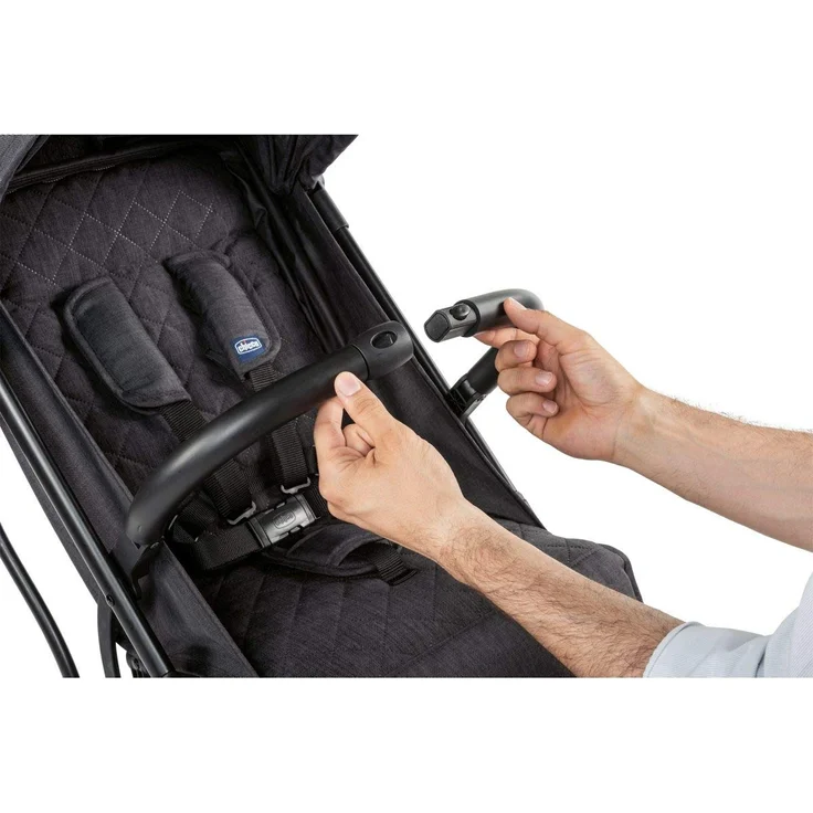 Chicco Trolley me Buggy wie ein Koffertrolley, ab Geburt bis 15 kg, Einhand-Schließmechanismus, inkl. Tragegriff für den Transport und Regenschutz, schwarz – Bild 9