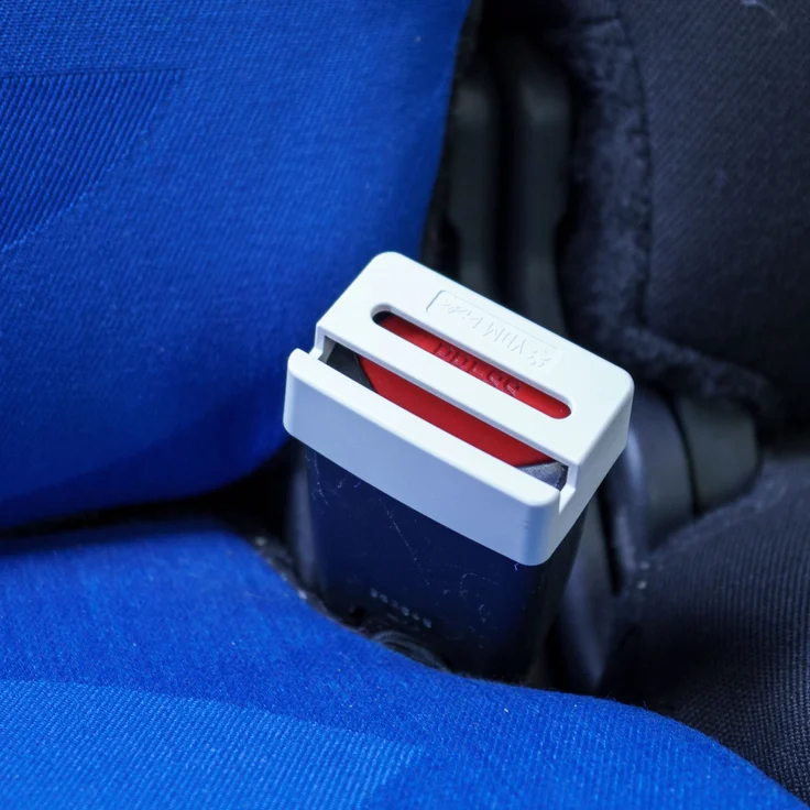 Abschnallschutz fürs Auto, verhindert das Abschnallen während der Fahrt, 2 Pack in weiß, passgenau ohne wackeln für Gurtschlösser mit 5 x 3 cm – Bild 8